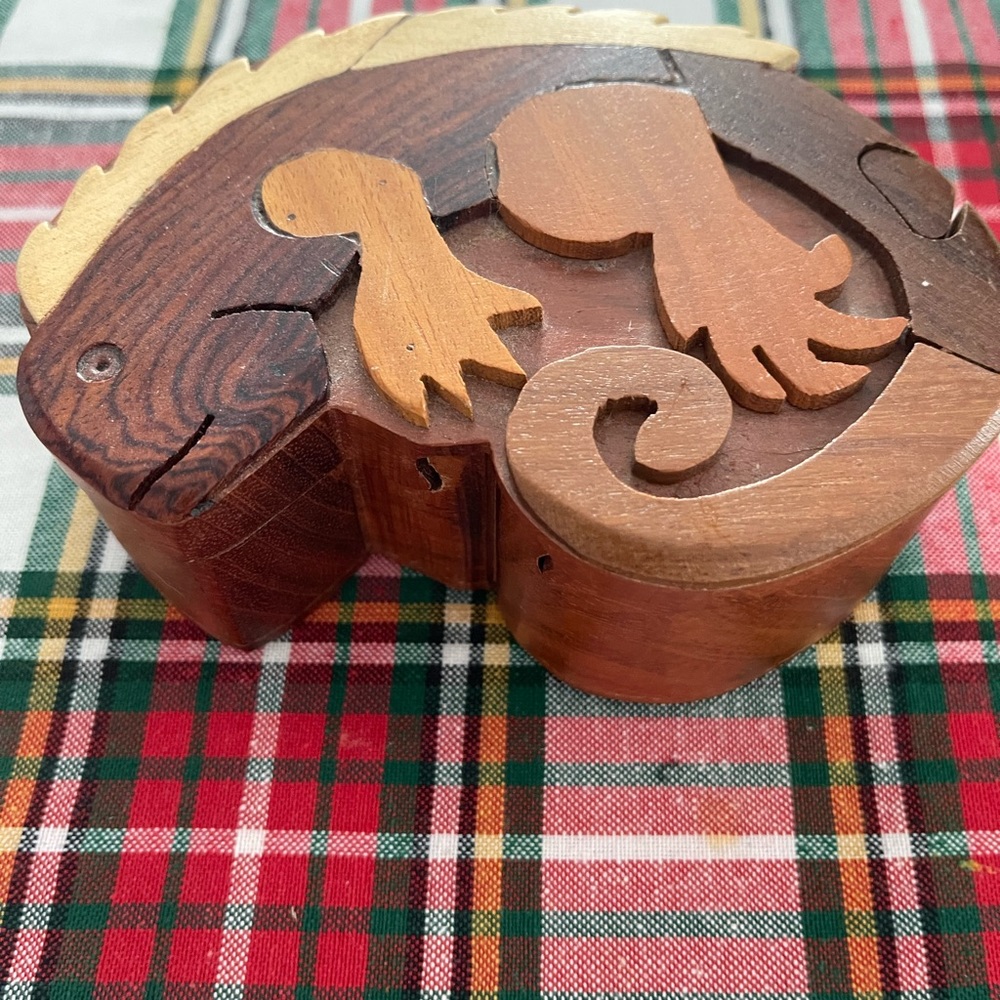 Hand Carved Lizard  Wooden Puzzle Storage Box~